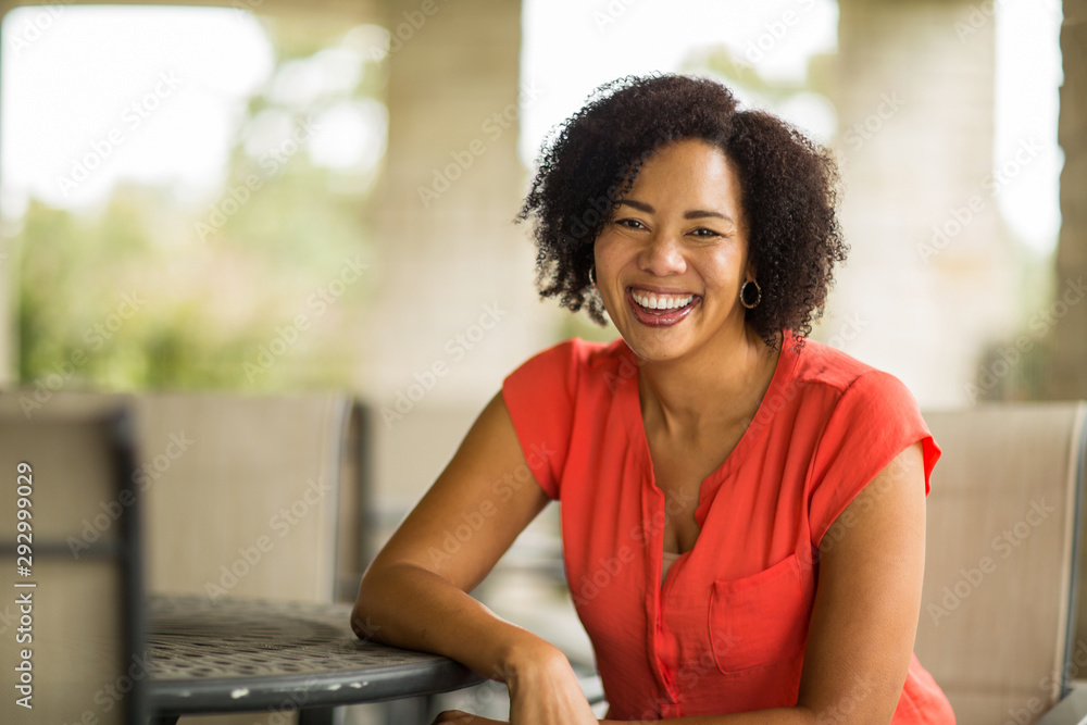 Confident Happy African American Woman Smiling Outside - obrazy, fototapety, plakaty 