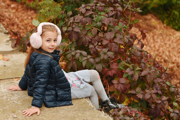 Girl 6-7 in the autumn park