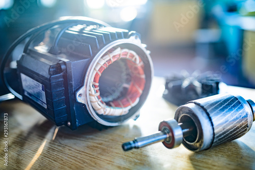 Fotografía Close-up of iron industrial motor lies on a table