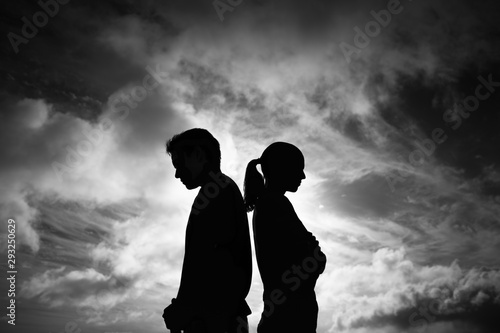 Fotomural Man woman standing with back facing each other