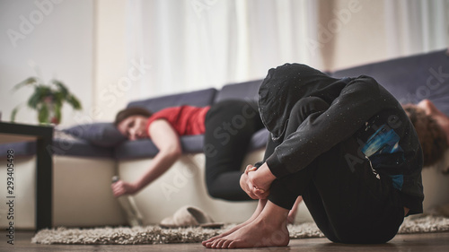 Fotomural the child is closed from the problem of drunkenness in the family
