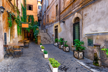 Naklejka na meble Widok stara wygodna ulica w Rzym, Włochy