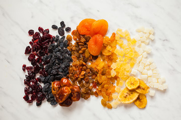 Poster - Set of fried fruits scattered on the table