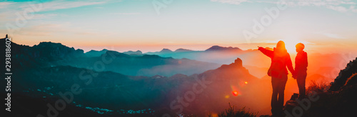 Fotomural mother and son travel in mountains at sunset, panorama