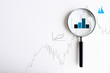 © xyz+ - lente di ingrandimento, analizzare, investimento, economia, finanza