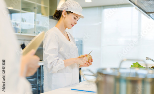 給食センター 厨房 女性調理師 Buy This Stock Photo And Explore Similar Images At Adobe Stock Adobe Stock 給食センター 厨房 女性調理師 Buy This Stock Photo And Explore Similar Images At Adobe Stock Adobe Stock