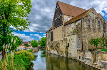 Fototapete - Eure River embankment with old houses in a small town Chartres, France