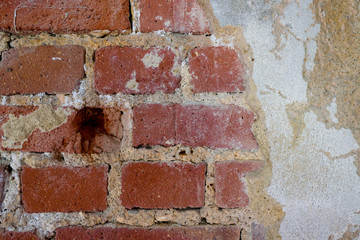 Wall Mural - alte Backsteinmauer mit Bohrloch und Putz