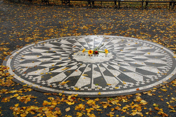 Wall Mural - Strawberry Fields Monumnet to John Lennon