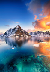 Wall Mural - beautiful sunrise in norway - lofotens