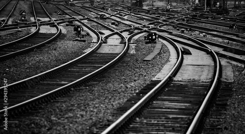 Fotografía Schienen Gleise Bahnstrecke Nahaufnahme Kurve Weichen schwarz weiß Deutschland S