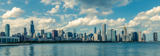 Wall Mural - Panoramic view of Chicago skyline by night