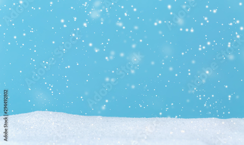 Fotomural Snowfall over blue sky in a snow covered landscape