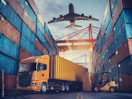 transport-i-logistyka-statku-container-cargo