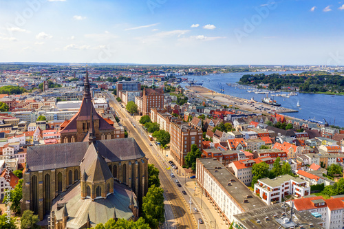 Cuadros en Lienzo Sunny Day at Hanseatic City of Rostock