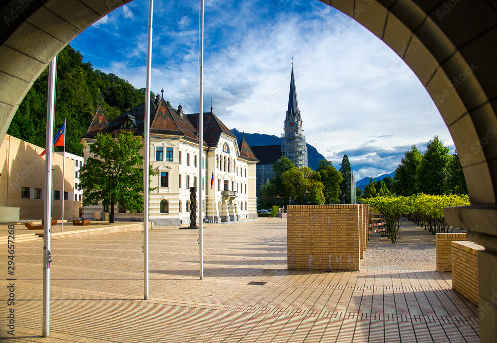 Obraz na płótnie Vaduz, Liechtenstein - September 15, 2016: Old building of parliament and Cathedral of St. Florin w salonie