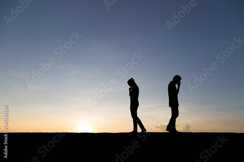 Fotomural Silhouettes of couple man and woman broken heart at nature sunset