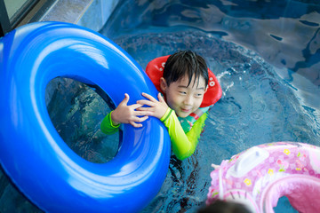 Wall Mural - Cute little boy having fun in the swimming pool