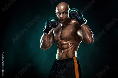 Dekoracja na wymiar  sportowiec-bokser-mezczyzna-walczacy-w-rekawiczkach-na-czarnym-tle-koncepcja-fitness-i-boks-indywidualny