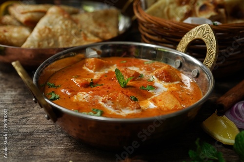 Fotografía Paneer Butter Masala with Rot i- Diwali special Indian vegetarian meal