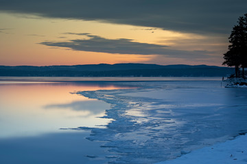 Wall Mural - Icy sunset on the lake