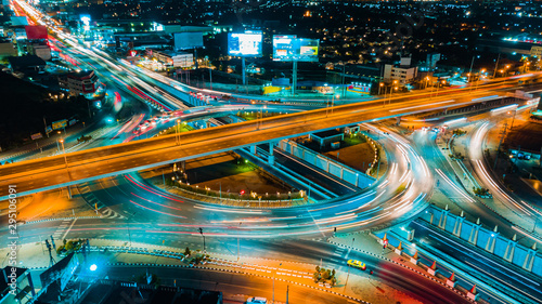 Fotografía Expressway top view, Road traffic an important infrastructure in Thailand