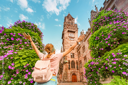 Cuadros en Lienzo A girl traveler enjoys a view of the town hall building in Saarbrücken