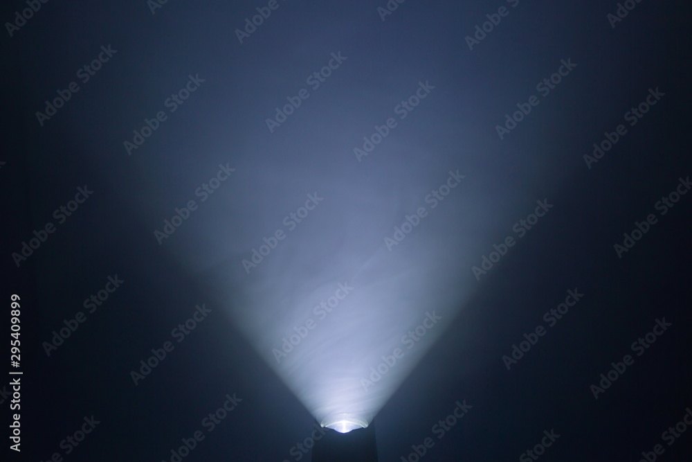 flashlight and light beam in dark mist room at night . abstract projector spotlight white lay growing . - obrazy, fototapety, plakaty 