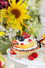 Canvas Print - Colorful cupcakes with fresh fruits.