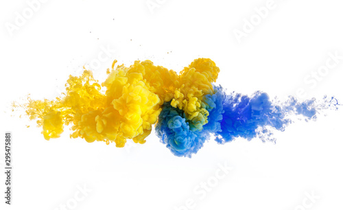 Fotografía shape from mix of two colors in water background