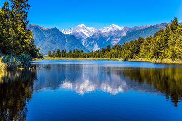 Canvas Print - Magnificent snow-capped mountains