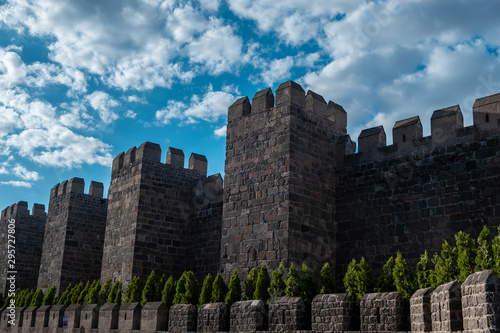 Cuadros en Lienzo Great castle walls, Kayseri fortress castle, Kayseri is a small city of Turkey