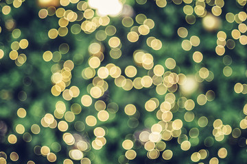 Leinwandbilder - Abstract blur decoration ball and light string on christmas tree with bokeh light background.winter holiday seasonal