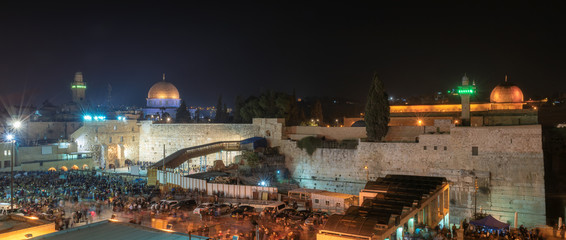 Wall Mural - Night view of Temple Mount including the Western Wall, golden Dome of the Rock and Al-Aqsa Mosque, Jerusalem, Israel.