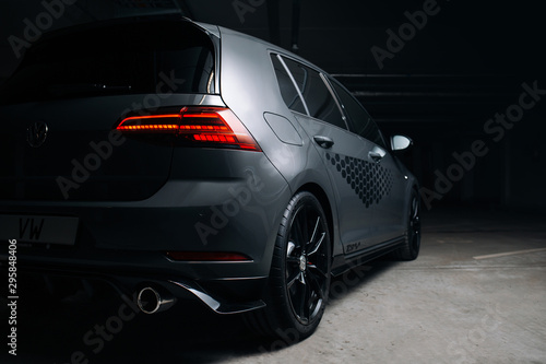Fotomural Volkswagen Golf GTi TCR at the underground parking lot