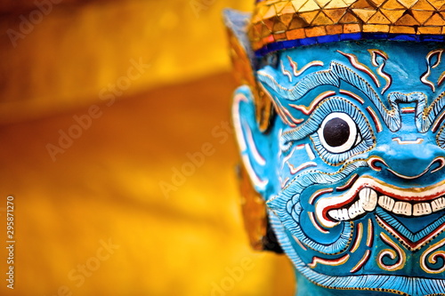 Fotomural The beautiful Giant statue at the base of Gold pagoda in Wat Phra Kaew/Bangkok/Thailand