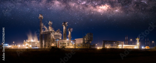 Cuadros en Lienzo Industrial Panorama view Power plant zone with milky way at night