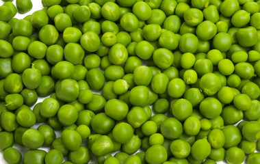 Wall Mural - green peas isolated