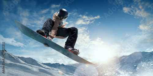 Plakaty Snowboard  snowboardzista-w-akcji-ekstremalne-sporty-zimowe