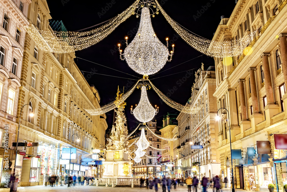 Obraz na płótnie Famous Graben shopping street by night in Vienna, Austria. w salonie