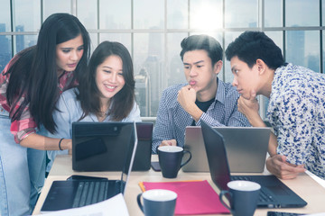 Poster - Group of business people brainstorming at meeting