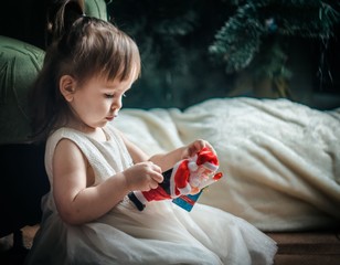 Wall Mural - girl examines santa claus