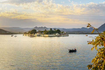 Wall Mural - Sunset at Pichola Lake in Udaipur. India