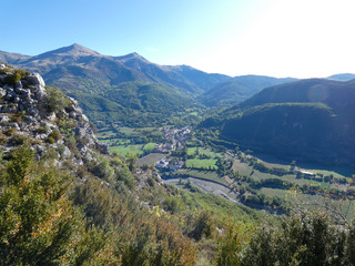 Vistas y paisajes del Pirineo de Huesca, Aragón, España; Escenas de alta montaña en la época del inicio del Otoño