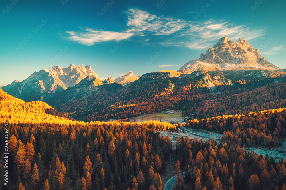 Obraz na płótnie Aerial view of Lago Antorno, Dolomites, Lake mountain landscape with Alps peak , Misurina, Cortina d'Ampezzo, Italy. w salonie