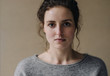 © Kniel Synnatzschke/Westend61 - Portrait of serious young woman