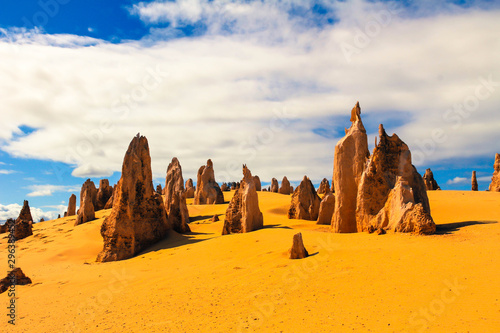 Fototapeta Wapienne falezy pinakle w Nambung National Park, Australia Zachodnia