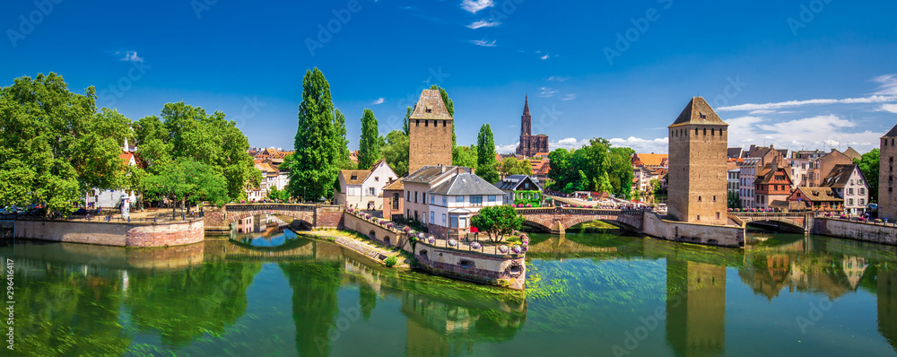 Medieval bridge Ponts Couverts, Barrage Vauban, Strasbourg, Alsase, France, Europe - obrazy, fototapety, plakaty 
