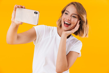 Poster - Image of adorable blond woman smiling and taking selfie photo