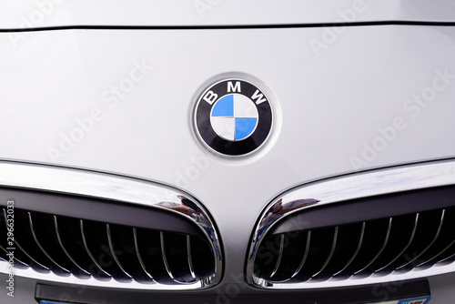 Fotomural BMW sign on grey car hood logo